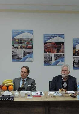 اعضای محترم سفارت استرالیا در ایران در بازدید از آزمایشگاه زرآزما